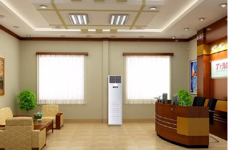 Máy điều hòa tủ đứng thường dùng cho căn hộ gia đình là loại có dàn lạnh treo lên tường và dàn nóng đặt ngoài trời. KS Thanh Tùng (công ty điện lạnh Hà Thành) tư vấn: Nên treo dàn nóng ở nơi thông thoáng, không bị ánh nắng mặt trời chiếu trực tiếp, vị trí dễ tháo lắp, vệ sinh máy. 