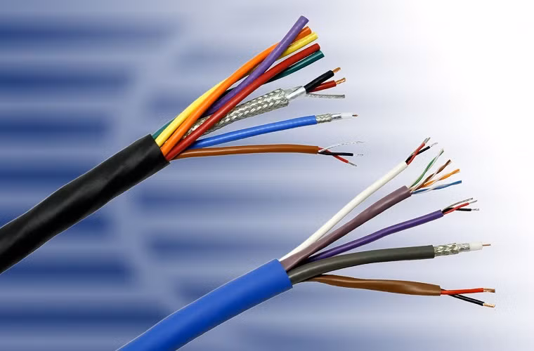 Ngoài ra, bạn nên chọn dây dẫn phù hợp (tiết diện 2,5 mm, cho máy 3000VA), dây nhỏ rất dễ gây sụt áp, làm giảm khả năng hoạt động của máy. 