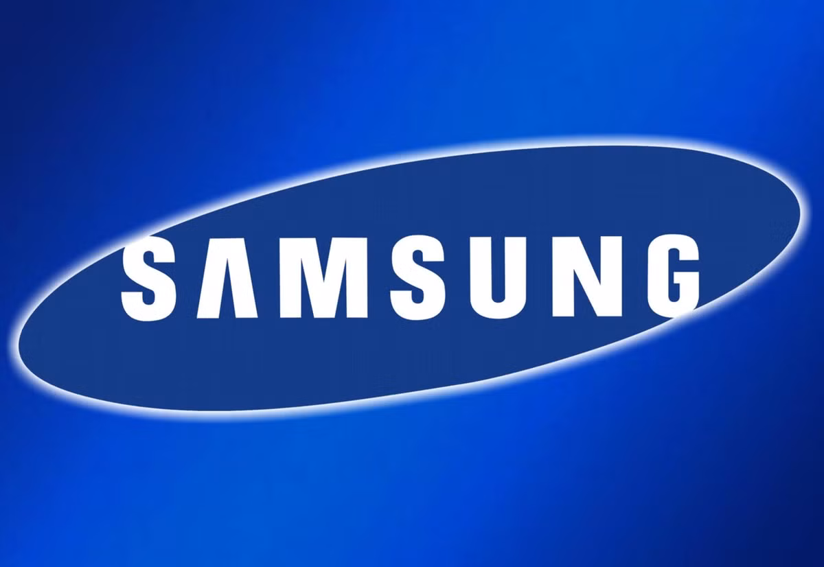 Được biết, Samsung đã nộp đơn xin cấp bằng sáng chế cho ý tưởng màn hình phủ quanh, tương tự như màn hình hiển thị ba chiều của các sản phẩm mới.