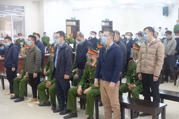 Hai doi Pho Tong giam doc VEC bi xu 7 va 6 nam tu giam