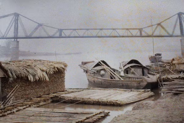 Cầu Long Biên.