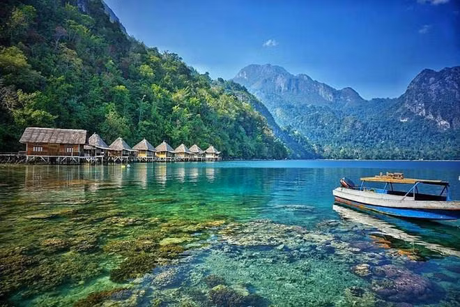 Theo BBC, Indonesia là quốc gia Hồi giáo lớn nhất thế giới hiện nay. Nước này có dân số lên tới hơn 270 triệu người, trong đó phần lớn là người Hồi giáo.
