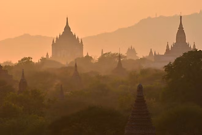 Trong lịch sử, Myanmar còn được gọi là Miến Điện, nghĩa là vùng đất xa xôi với các nước trong khu vực.