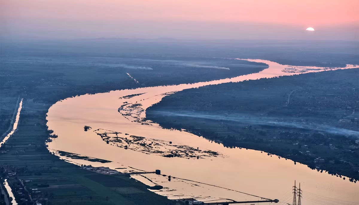 Với dòng chảy 6.695 km (có tài liệu ghi là 6.650 hay 6.853 km), Sách kỷ lục Guinness xác nhận sông Nile dài nhất thế giới. Theo Livescience, sông Nile chảy qua 11 nước châu Phi gồm Tanzania, Burundi, Rwanda, Cộng hòa Dân chủ Congo, Kenya, Uganda, Nam Sudan, Ethiopia, Sudan, Ai Cập và Eritrea. Ảnh: Futurity.