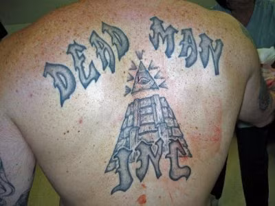 Dead Man là tổ chức tội phạm gồm trên 370 thành viên chính thức cùng hàng nghìn các phần tử liên quan. Chúng được thành lập năm 1980 bởi 3 tội phạm ở Maryland. Bên cạnh việc chiêu mộ, Dead Man thôn tính các băng nhóm nhỏ hơn để mở rộng sự bành trướng. Chúng cũng tham gia tích cực vào các vụ giết người, tống tiền và phân phối ma túy.