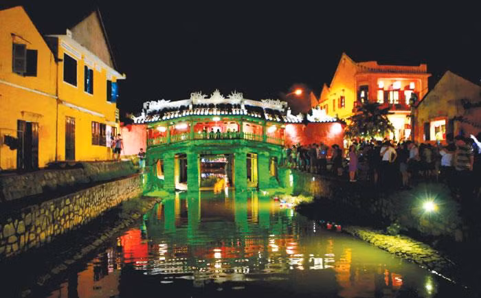 Chùa Cầu hay còn được biết đến với tên gọi là cầu Nhật Bản, là một trong những công trình biểu tượng của thành phố Hội An, thuộc tỉnh Quảng Nam ngày nay.