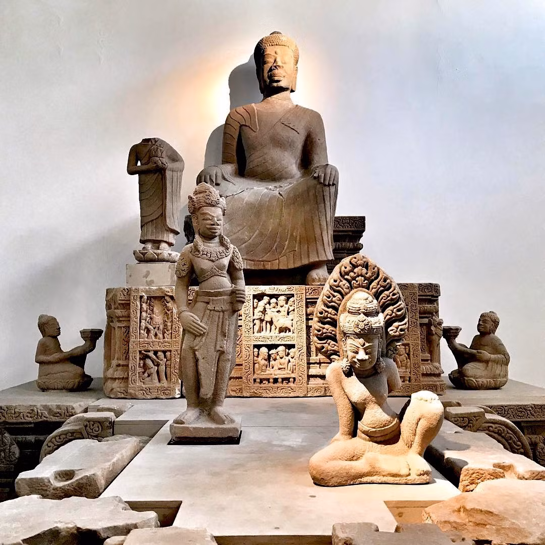 Đồng Dương là một trung tâm Phật giáo của Champa, nằm về phía nam thung lũng Mỹ Sơn (Quảng Nam). Bảo tàng Điêu khắc Chăm Đà Nẵng có phòng trưng bày Đồng Dương, giới thiệu những hiện vật thu thập ở di tích này, nhất là các tác phẩm điêu khắc Phật giáo đặc sắc.
