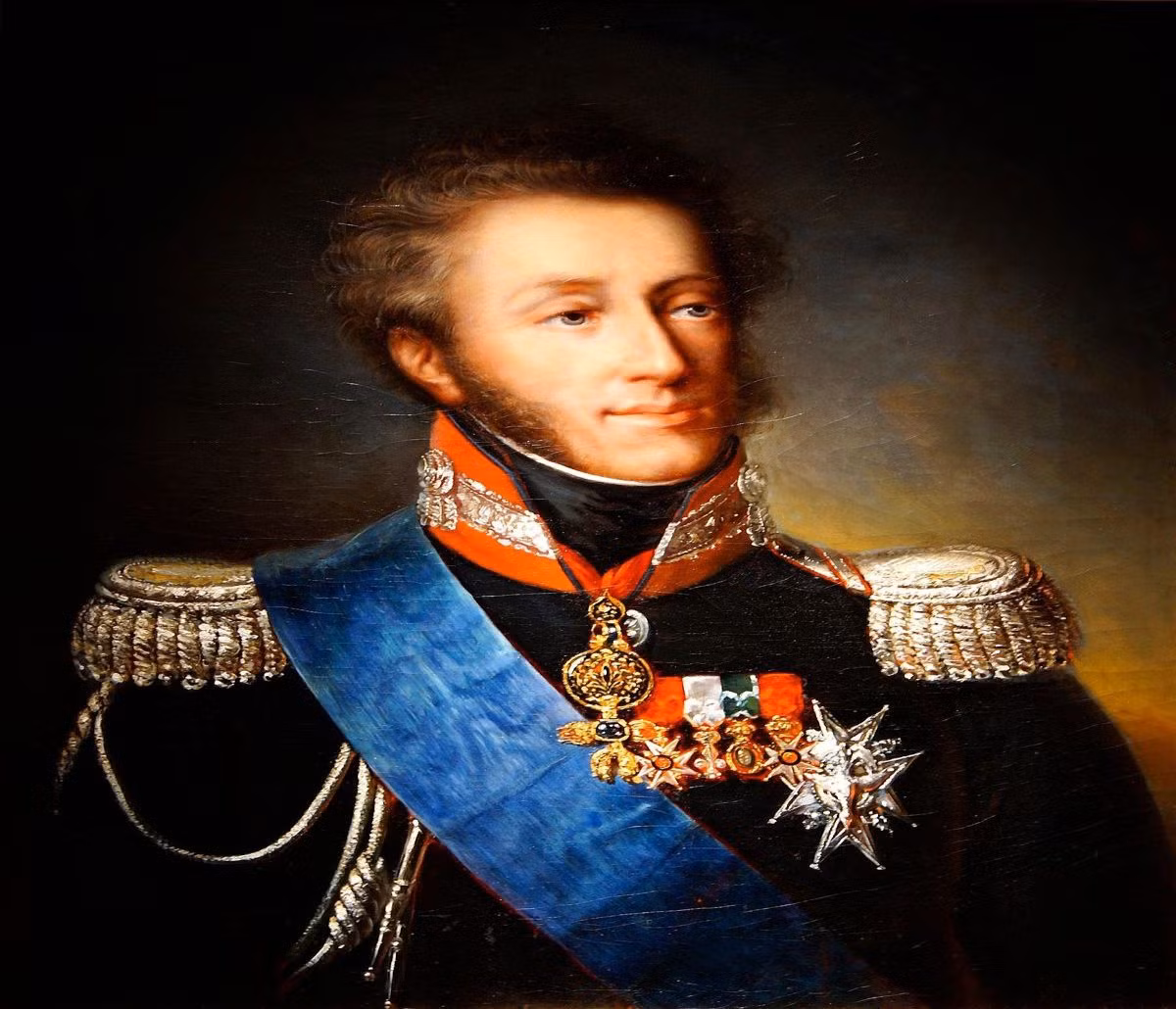 Trong những năm 1800, chế độ quân chủ ở Pháp nhiều biến động. Vua Louis XVI qua đời năm 1824, vì không có con trai, em của ông là Charles X được chọn kế vị. Sau này, Charles X bị ép thoái vị, nhường ngôi cho cháu là Henri d’Artois. Khi Charles X cùng gia đình ra nước ngoài sống lưu vong, Louis-Antoine trước đó làm thái tử nên theo nghi thức ông lên ngôi, giữ tước vị vua Pháp trong 20 phút, trước khi nhường ngôi lại cho Henri d’Artois.