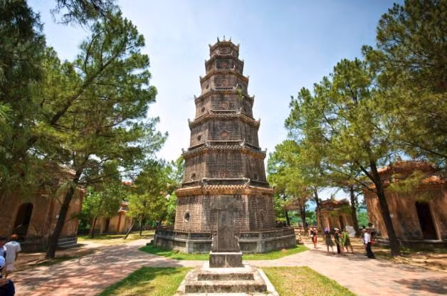 Chùa Thiên Mụ được khởi công xây dựng năm Tân Sửu (1861) dưới thời chúa Tiên (Nguyễn Hoàng). Ông là vị chúa Nguyễn đầu tiên ở Đàng Trong.