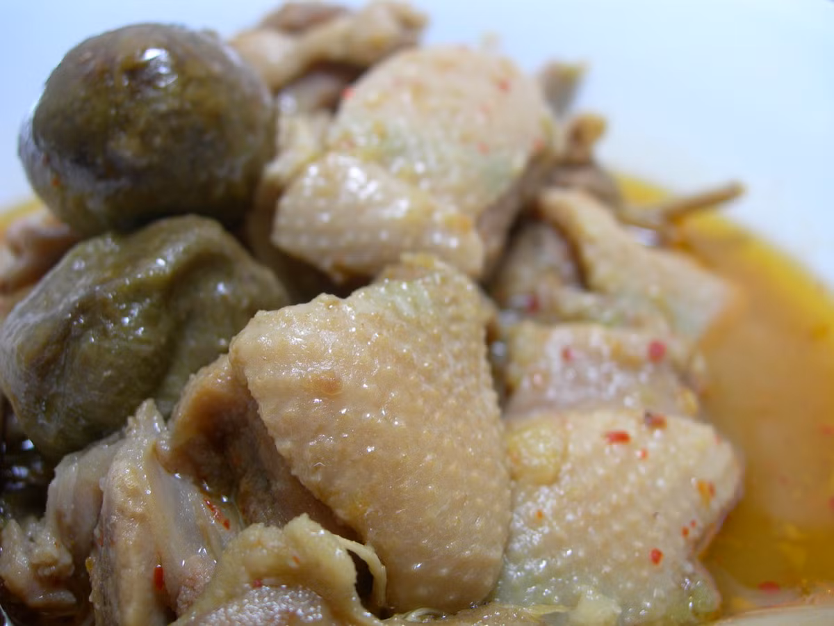 Vịt om sấu.