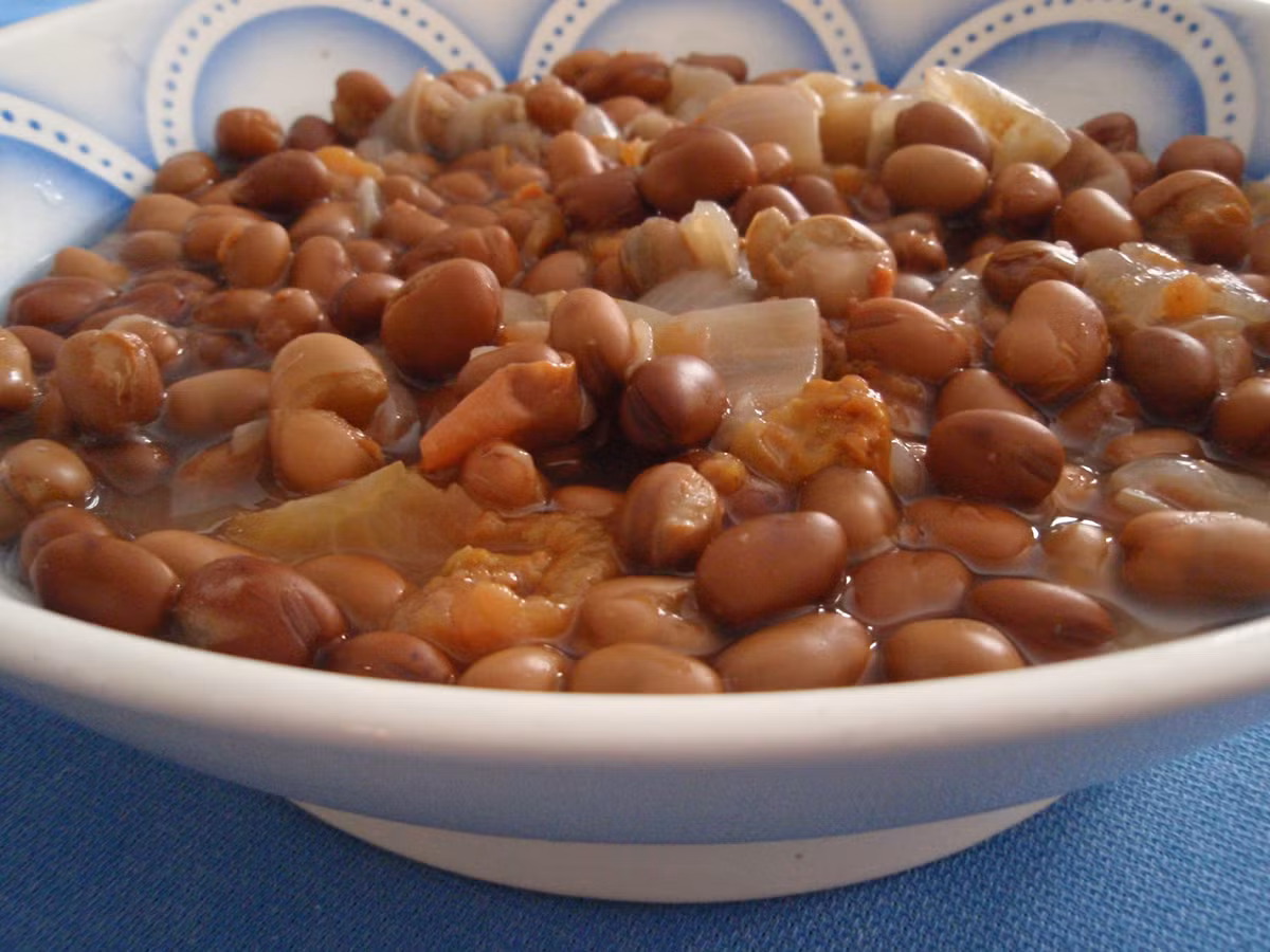 Ful medames, là một trong những món ăn dân tộc của đất nước Ai Cập, bao gồm đậu fava nấu với các loại gia vị và dầu ôliu.