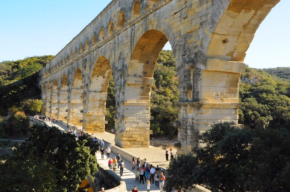 Vào năm 1985, UNESCO công nhận cầu dẫn nước Pont du Gard là một Di sản văn hóa thế giới. Ảnh: Sablet House.
