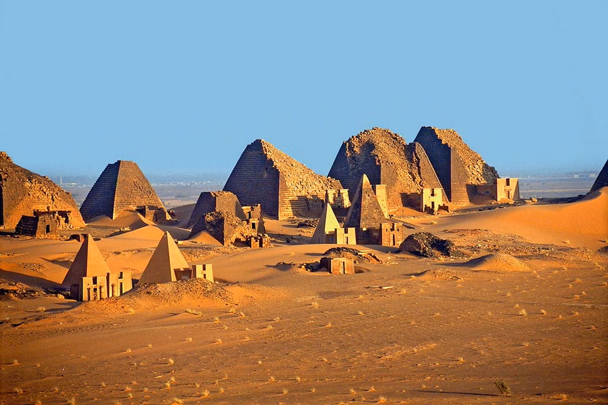 Vào năm 2011, khu vực khảo cổ có các kim tự tháp của người Nubia ở Meroë đã được UNESCO công nhận là Di sản văn hóa thế giới. Ảnh: World Pilgrimage Guide.