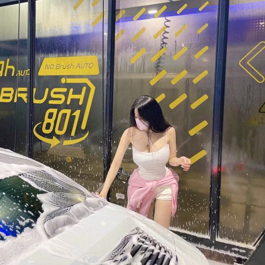 Tien nu Dak Nia co hot hon Tram Anh khi mac vay ngan rua xe?-Hinh-5