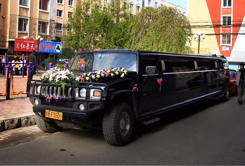 Xế cưới "khủng" nhất trong năm.