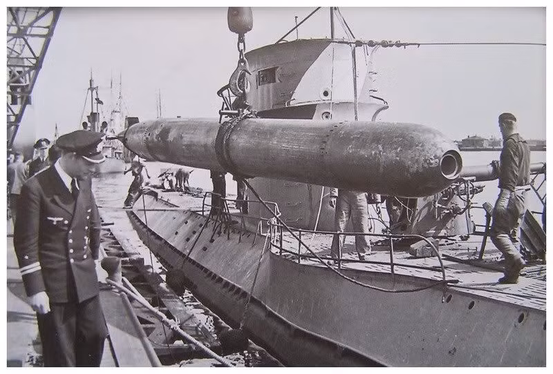  6. Ngư lôi tự hành của tàu U-Boat. Tàu ngầm U-Boat của Đức là một trong những mối đe dọa lớn nhất đối với các đoàn tàu vận tải của Đồng minh. Các tàu ngầm này được trang bị ngư lôi tự hành có khả năng tiêu diệt các tàu chiến và tàu chở hàng từ dưới nước, gây tổn thất nặng nề cho Đồng minh. Ảnh: Pinterest.