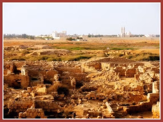  6. Alexandria (Ai Cập). Nhiều quan tài đá và hài cốt được phát hiện tại Alexandria, trong đó có các hài cốt từ tầng lớp quý tộc thời kỳ Hy Lạp – La Mã (331 TCN–395 CN). Những di tích này phản ánh đời sống phong phú của thành phố cổ nổi tiếng với Thư viện Alexandria. Ảnh: Pinterest.