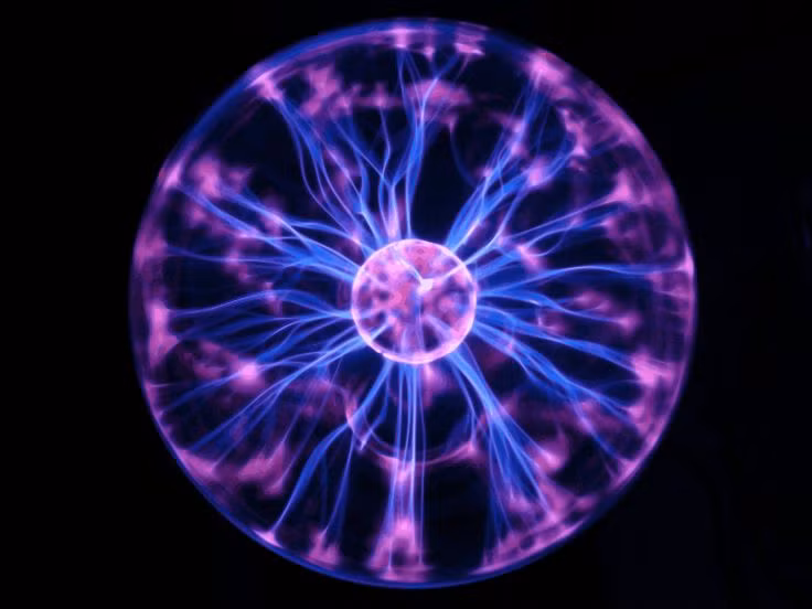  13. Có thể chuyển thành năng lượng nhiệt. Khi plasma chuyển động nhanh và bị làm chậm lại, năng lượng của nó có thể chuyển thành nhiệt lượng - tạo ra năng lượng trong lõi các ngôi sao. Ảnh: Pinterest.