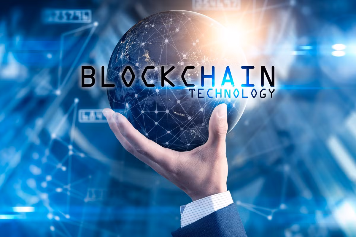  4. Phụ thuộc vào cơ chế đồng thuận. Blockchain Bitcoin hoạt động dựa trên cơ chế đồng thuận Proof of Work (PoW), nơi các "thợ đào" (miners) giải các bài toán phức tạp để xác minh giao dịch và thêm chúng vào chuỗi khối. Ảnh: Pinterest.