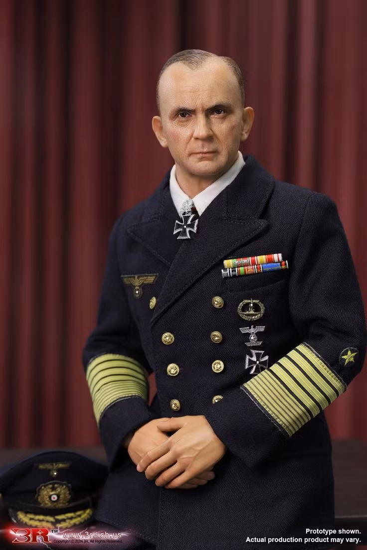  10. Karl Dönitz: Tư lệnh lực lượng tàu ngầm Đức (Kriegsmarine), sau này trở thành Tổng thống Đức trong những ngày cuối cùng của Đệ tam Đế chế. Ảnh: Pinterest.