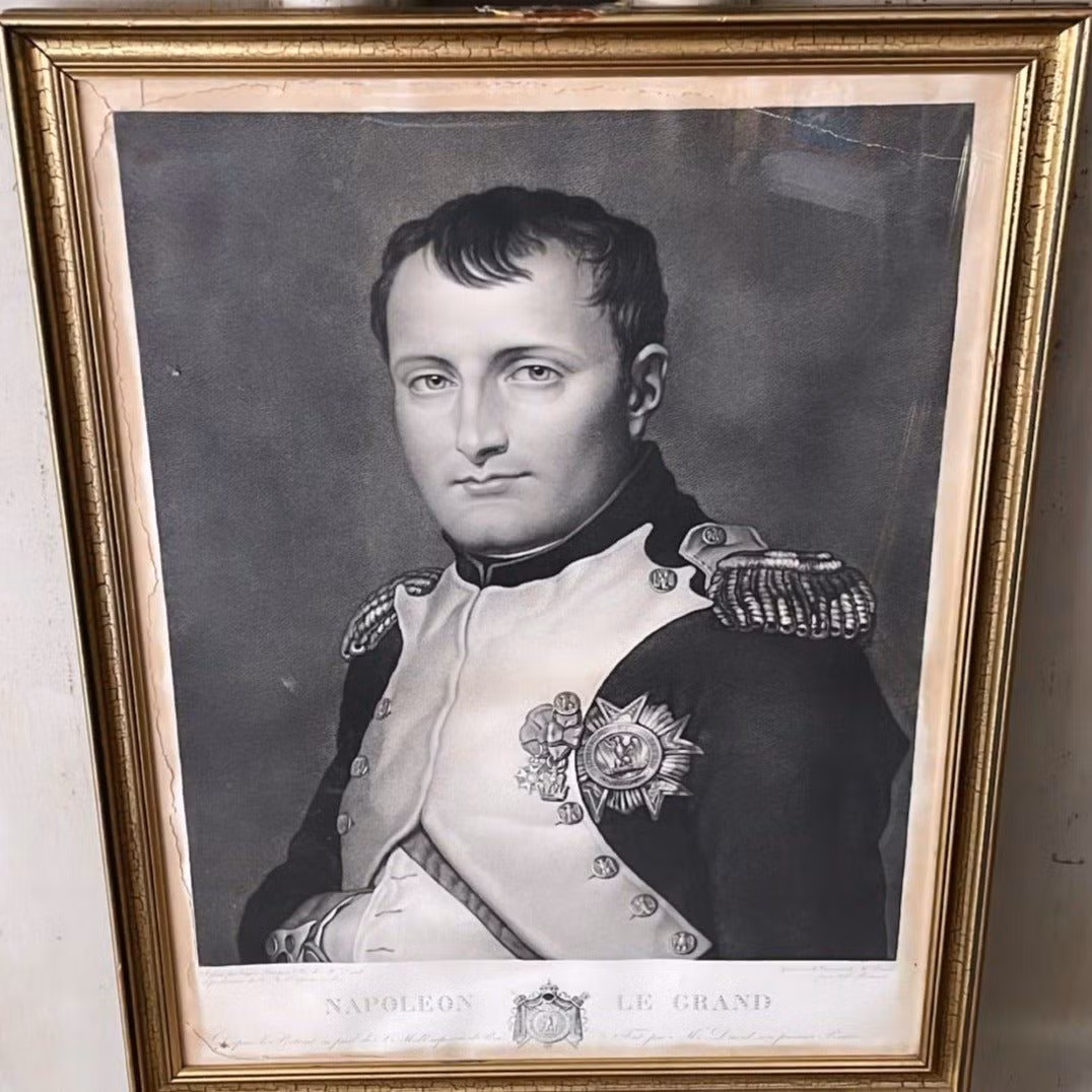  Sống sót sau hàng loạt vụ ám sát: Napoleon từng thoát chết trong nhiều âm mưu ám sát, bao gồm vụ nổ bom trên đường phố Paris vào năm 1800. Ảnh: Pinterest.