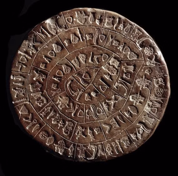  8. Hệ thống chữ viết chưa giải mã được. Người Minoan sử dụng hai hệ thống chữ viết: Linear A và Linear B. Linear A vẫn chưa được giải mã, khiến cho văn hóa và ngôn ngữ của người Minoan vẫn còn là bí ẩn. Ảnh: Pinterest.