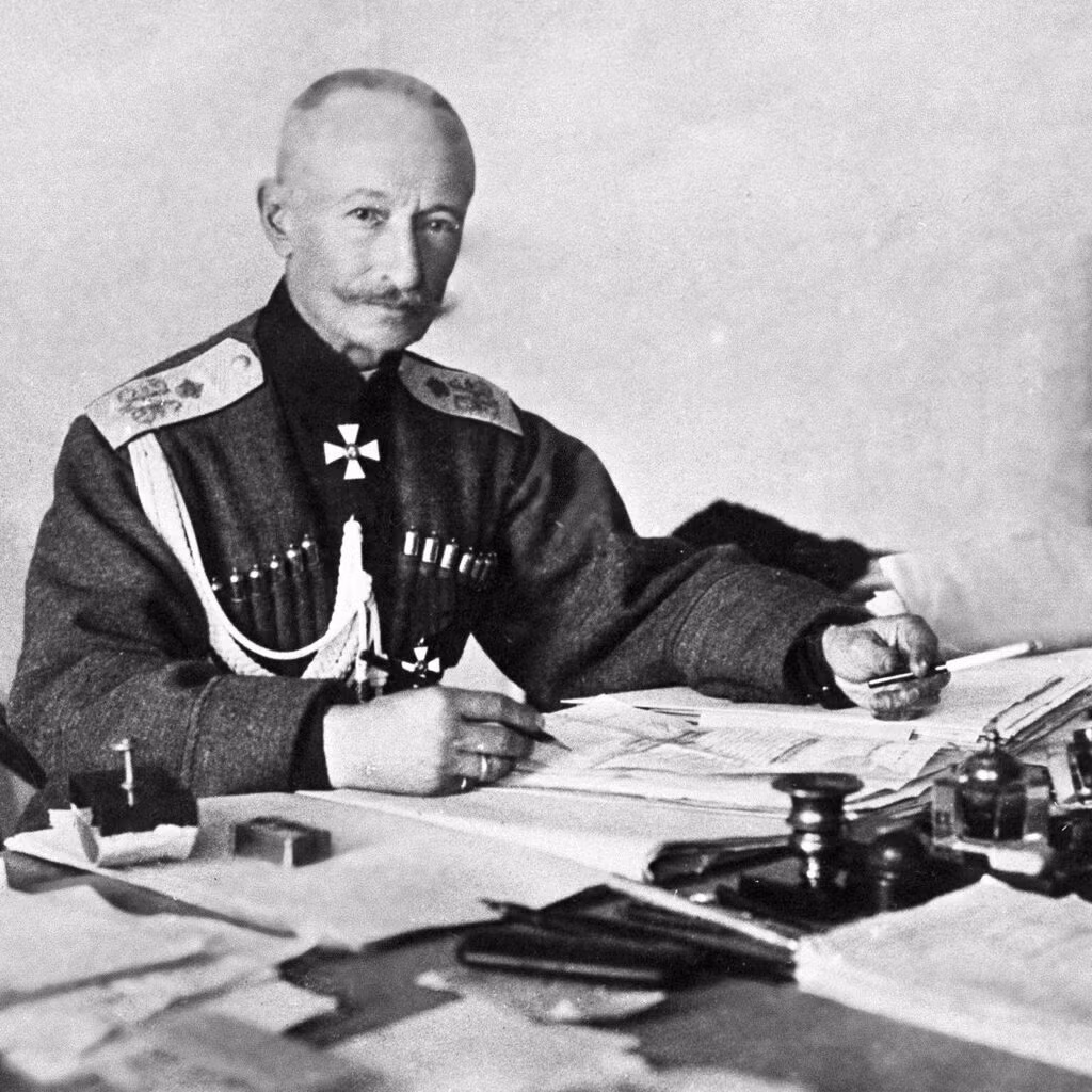  Alekséi Brusilov (Nga). Brusilov nổi tiếng với Chiến dịch Brusilov, một cuộc tấn công lớn trên Mặt trận phía Đông, gây thiệt hại nặng cho quân đội Áo-Hung và Đức, và là một trong những chiến dịch thành công nhất của quân đội Nga. Ảnh: Pinterest.