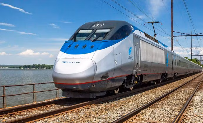  7. Acela Express - Hoa Kỳ. Năm hoạt động: 2000. Độ dài: 734 km (tuyến từ Washington, D.C. đến Boston). Ảnh: Pinterest.
