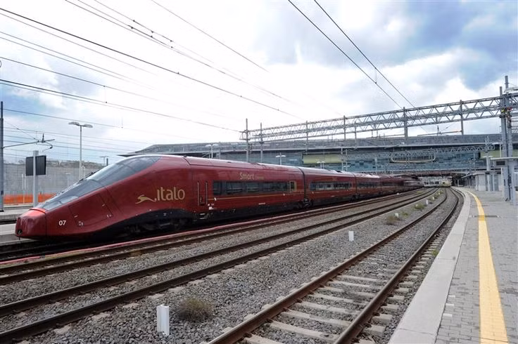  8. Italo và Frecciarossa - Italia. Năm hoạt động: 2008 (Frecciarossa) và 2012 (Italo). Độ dài: Khoảng 1.400 km. Ảnh: Pinterest.