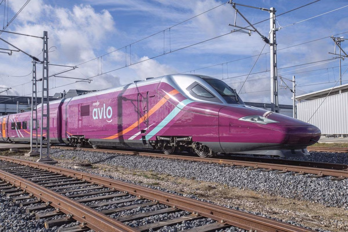 Công nghệ: Sử dụng hệ thống ETCS, tốc độ tối đa 310 km/h, mạng lưới đường sắt lớn nhất tại châu Âu. Ảnh: Pinterest.
