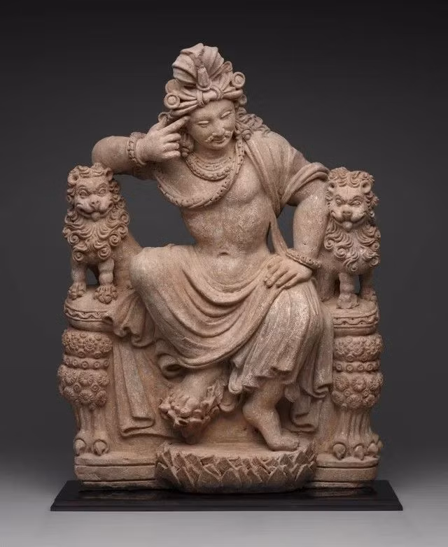  12. Kết nối hai nền văn minh lớn. Cuộc chinh phạt Ấn Độ của Alexander đã mở ra sự giao thoa giữa nền văn hóa Hy Lạp và Ấn Độ, dẫn đến sự hình thành của phong cách nghệ thuật Hy Lạp-Phật giáo (Greco-Buddhism). Ảnh: Pinterest.