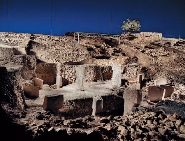 C hức năng tôn giáo hoặc nghi lễ. Göbekli Tepe có thể là một trong những công trình tôn giáo sớm nhất của loài người, và có thể đóng vai trò như một trung tâm nghi lễ hoặc tôn giáo. Ảnh: Pinterest.