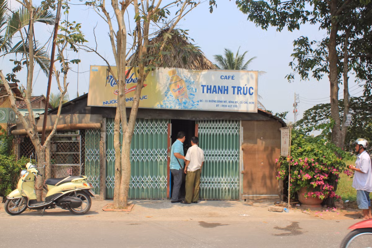Cơ quan điều tra đang phong tỏa để khám nghiệm hiện rường vụ án mạng.