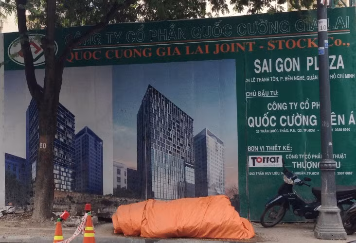 Bảng thông tin công trình xây dựng tòa nhà Sài Gòn Plaza của CTCP Quốc Cường Gia Lai