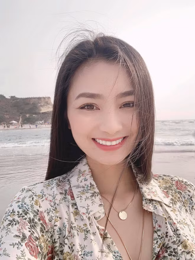 Sau thành công của Hoa hồng trên ngực trái, diễn viên gốc Nam Định khiến khán giả tiếc nuối khi tuyên bố tạm rời xa màn ảnh, theo chồng sang Mỹ định cư. Hiện tại, Diệu Hương làm công việc kinh doanh và dành thời gian chăm sóc gia đình. Cô chia sẻ đam mê với diễn xuất chưa bao giờ ngưng, vì thế, nếu có cơ hội, Diệu Hương vẫn sẵn sàng trở lại với truyền hình.