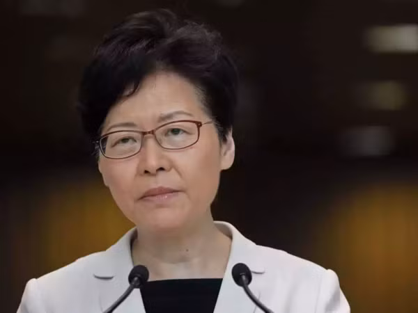Nu lanh dao chat nui tien trong nha... li do khien nhieu nguoi bat ngo
