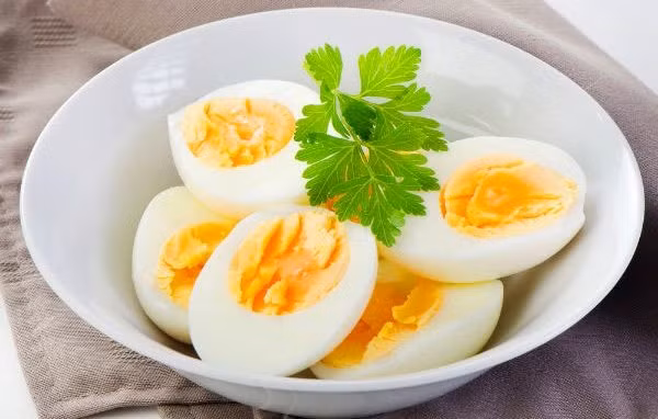 Sau tiêm vắc xin COVID-19: Có nên ăn trứng, uống nước cam? Sau tiem vac xin COVID-19: Co nen an trung, uong nuoc cam?