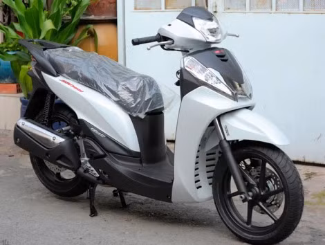 Xe tay ga Honda SH300i xe ga phan khoi lon sap len doi o VN