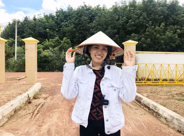 Cuộc sống hiện tại của Hoa hậu nhiều con nhất showbiz Việt - Hình 7 Cuoc song hien tai cua Hoa hau nhieu con nhat showbiz Viet-Hinh-7