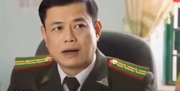 Chinh phục sân khấu, Xuân Tùng lấn sân sang điện ảnh với những vai diễn qua các bộ phim: Xin hãy tin em, Hôn nhân không giá thú, Mạch ngầm vùng biên ải, Hà Nội 12 ngày đêm…