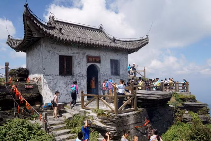 Ngày nay, ngôi chùa trở thành một biểu tượng quan trọng của văn hóa Phật giáo Trung Quốc, thu hút các tín đồ và khách du lịch từ khắp nơi trên thế giới đến chiêm bái.