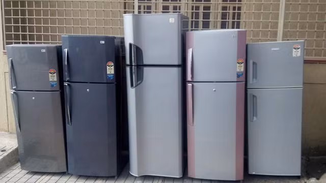 Một số dòng Samsung (150 lít) giá khoảng 1,5 triệu, LG (140 lít) giá cao hơn, 1,9 triệu, Daewoo (163 lít) bán với giá 2,2 triệu… có hạn bảo hành từ 2-3 tháng. Khi mua, bạn đừng quên hỏi cửa hàng quyền lợi này.