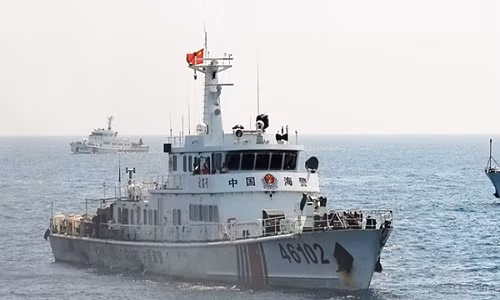 Tàu hải cảnh 46102 của Trung Quốc phá lưới tàu QNg 90226 của ngư dân Bình Châu trưa 26/11.