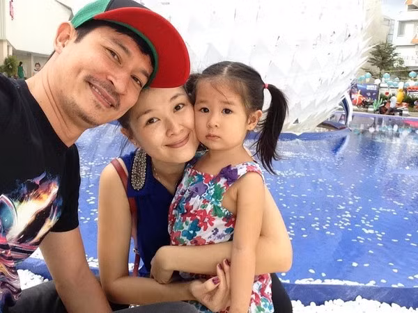 Tai tiếng tình ái quá khứ của bạn trai từng khiến Anh Thư bị ngăn cản khi mới quen anh. Người đẹp "Cảm hứng hoàn hảo" cũng không phủ nhận rằng Huy Khánh là người lăng nhăng nhưng cô cho rằng mình đủ rộng lượng để giữ chân Huy Khánh.