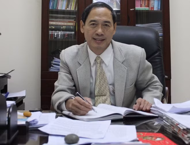 Ông Hoàng Quốc Hào - Giám đốc Sở Tư pháp Nghệ An - kết luận Công Phượng sinh năm 1995. (Ảnh: Phạm Hòa)