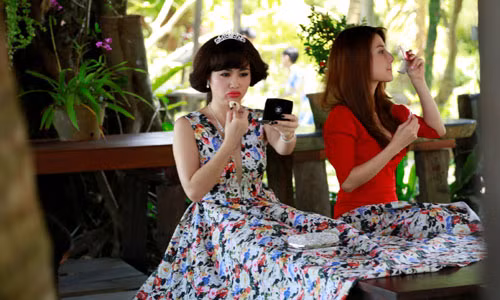 Lê Khánh và Diễm My trong phim.