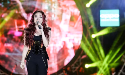 Mỹ Tâm trong liveshow "Heartbeat".