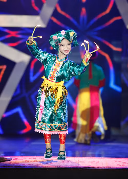 Đức Vĩnh duyên dáng trên sân khấu "Vietnam's Got Talent". (Ảnh: Ân Nguyễn)