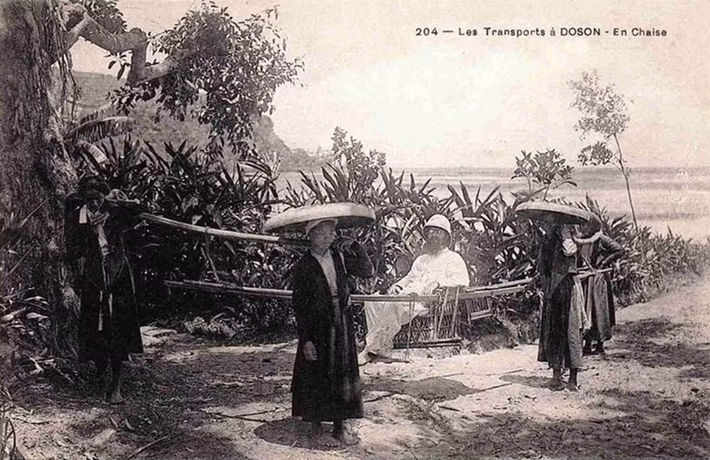 Do phải trả công cho nhiều người khiêng, ghế kiệu là thứ phương tiện đi lại đắt đỏ, người bình thường hầu như không có cơ hội sử dụng.