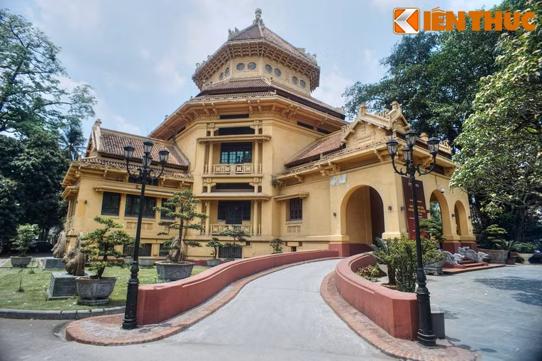 Công trình tiếp theo là tòa nhà Bảo tàng Louis Finot của Viện Viễn Đông Bác cổ Pháp (nay là Bảo tàng Lịch sử Quốc gia Việt Nam) được coi là một trong những công trình tiêu biểu cho phong cách kiến trúc Đông Dương ở Việt Nam thời thuộc địa.